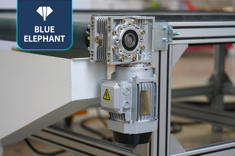 直排換刀加工中心+上下料貼標